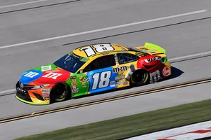 Kyle Busch, Joe Gibbs Racing, Toyota Camry M&M's