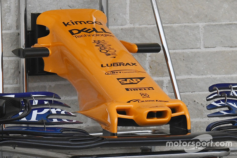 Vue détaillée de l'aileron avant de la McLaren MCL33