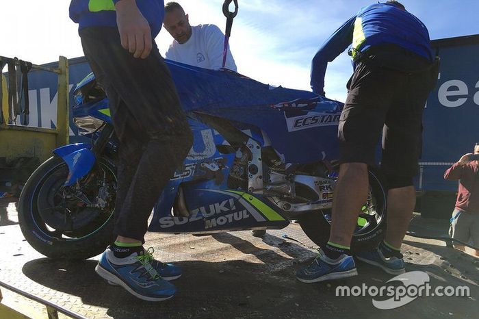 Moto de Joan Mir, Team Suzuki MotoGP después de su caída.