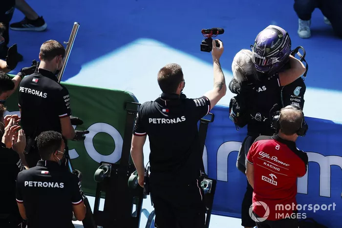Y la 100ª llegó finalmente en el GP de España 2021 tras una batalla apretadísima contra Max Verstappen, que se quedó a 36 milésimas 
