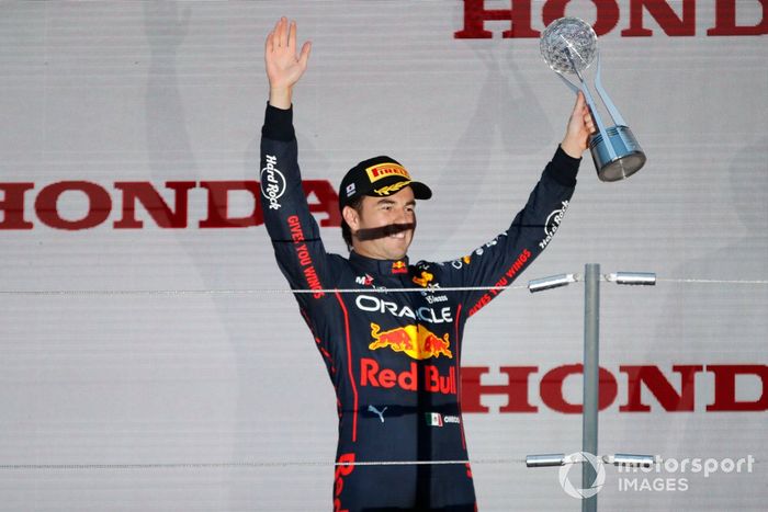 Podio: segundo lugar Sergio Pérez, Red Bull Racing
