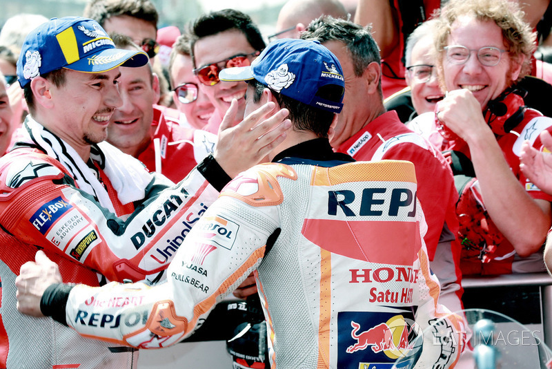 Le vainqueur Jorge Lorenzo, Ducati Team, le deuxième, Marc Marquez, Repsol Honda Team