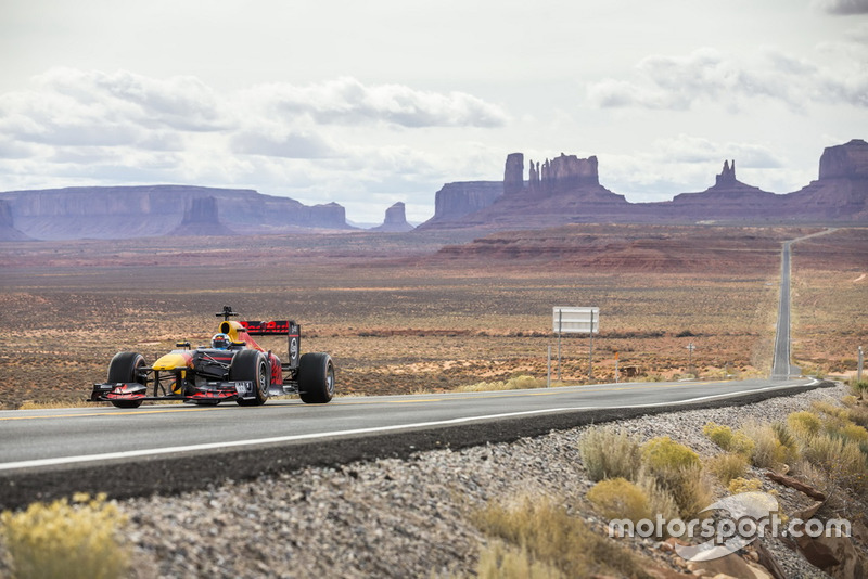 Daniel Ricciardo, Red Bull Racing in Monument Valley