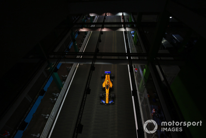 18: Stoffel Vandoorne, McLaren MCL33, 1:39.864