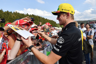 Nico Hulkenberg, Renault Sport F1 Team signe des autographes pour les fans