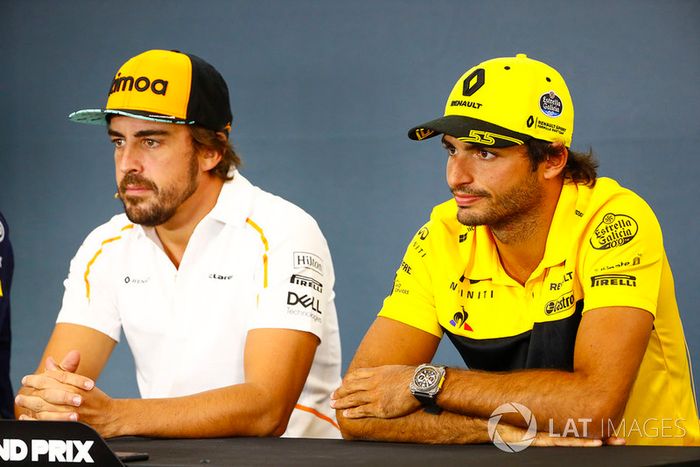 Fernando Alonso, McLaren, y Carlos Sainz Jr., Renault Sport F1 Team, en rueda de prensa
