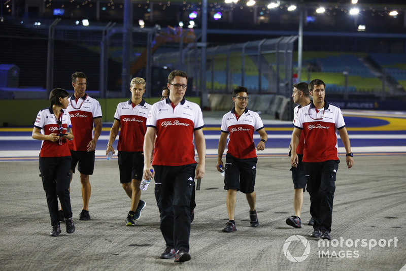 Marcus Ericsson, Sauber walks the track