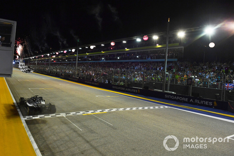 Winnaar: Lewis Hamilton, Mercedes-AMG F1 W09