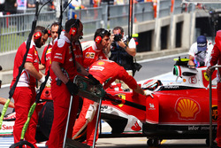 Kimi Raikkonen, Ferrari SF16-H in de pits