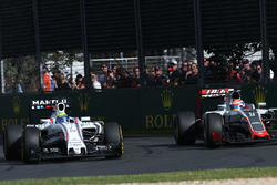 Felipe Massa, Williams FW38 en Romain Grosjean, Haas F1 Team VF-16