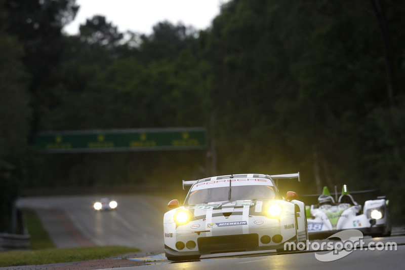 #92 Porsche Motorsport Porsche 911 RSR: Earl Bamber, Frédéric Makowiecki, Jörg Bergmeister