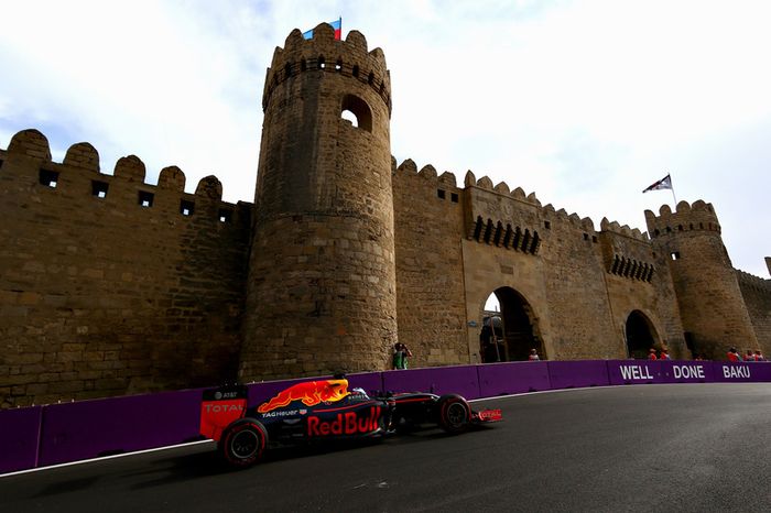 Daniel Ricciardo herdou o segundo posto