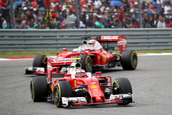 Кімі Райкконен, Scuderia Ferrari SF16-H випереджає Себастьяна Феттеля, Scuderia Ferrari SF16-H