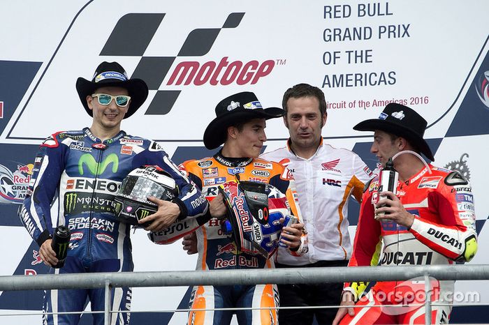 Podium: ganador, Marc Marquez, Repsol Honda Team, Honda; segundo, Jorge Lorenzo, Movistar Yamaha MotoGP, Yamaha; tercero Andrea Iannone, Ducati Team, Ducati