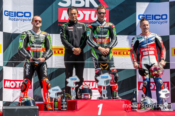 Podio de carrera sábado: primer lugar Jonathan Rea, Kawasaki Racing Team, segundo lugar Tom Sykes, Kawasaki Racing Team, tercer lugar Nicky Hayden, Honda World Superbike Team