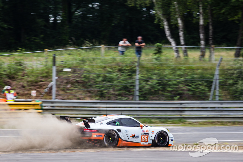 #86 Gulf Racing Porsche 911 RSR: Michael Wainwright, Adam Carroll, Ben Barker perde il controllo