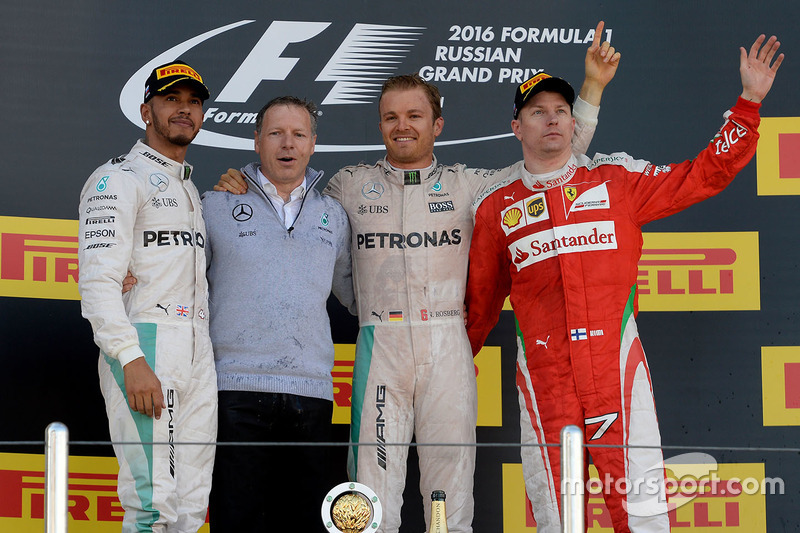 Podium: ganador, Nico Rosberg, Mercedes AMG F1 Team, segundo, Lewis Hamilton, Mercedes AMG F1 Team, 