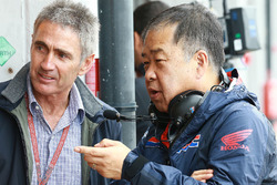 Mike Doohan en Koji Nakajima, Honda Racing Corporation Director