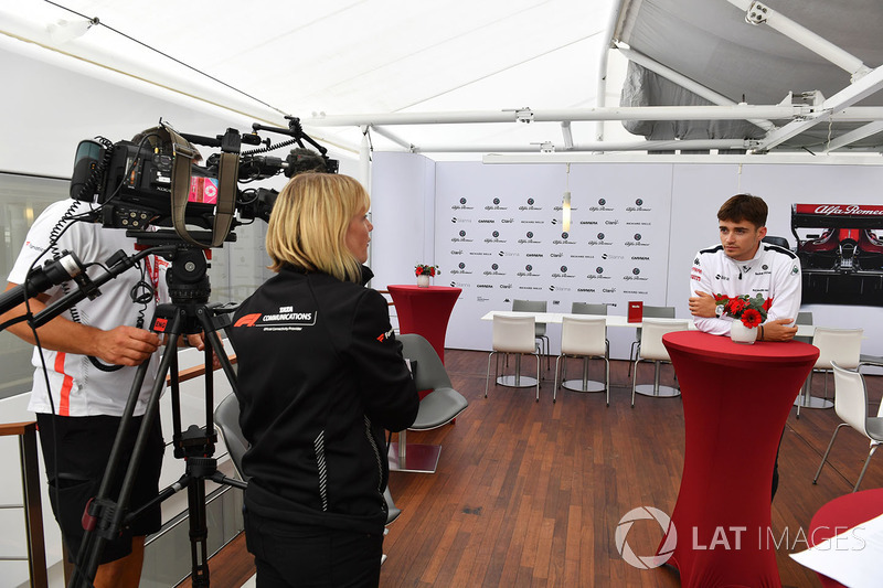 Charles Leclerc, Sauber parle aux médias