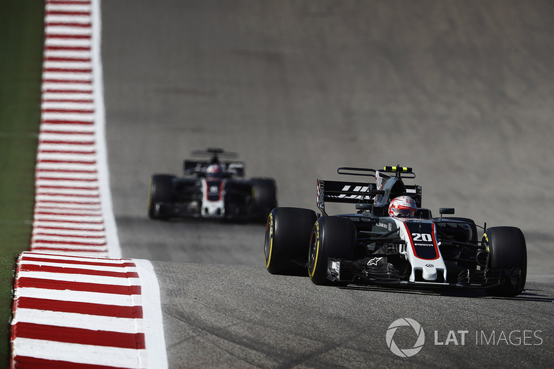 Kevin Magnussen, Haas F1 Team VF-17, Romain Grosjean, Haas F1 Team VF-17