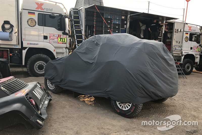 La voiture accidentée de Nani Roma et Alex Haro, #302 X-Raid Team Mini