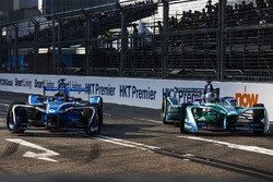 Sébastien Buemi, Renault e.Dams, devant Kamui Kobayashi, Andretti Formula E