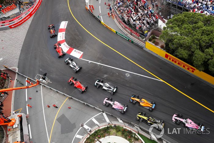 Daniel Ricciardo, Red Bull Racing RB14, Sebastian Vettel, Ferrari SF71H, Lewis Hamilton, Mercedes AMG F1 W09