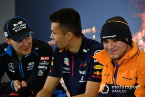 George Russell, Williams Racing, Alexander Albon, Red Bull Racing en Lando Norris, McLaren in de persconferentie