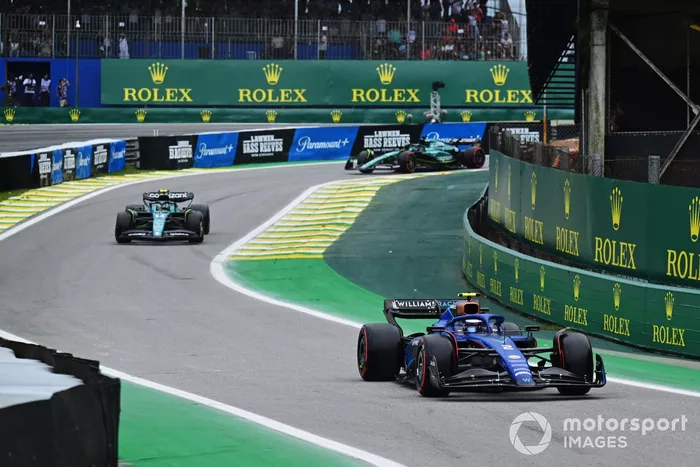 Logan Sargeant, Williams FW45, Fernando Alonso, Aston Martin AMR23, Lance Stroll, Aston Martin AMR23