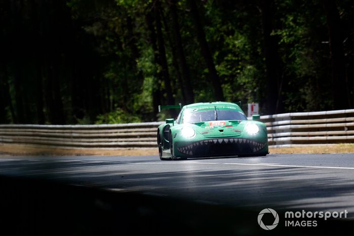 #56 Project1 - AO Porsche 911 RSR - 19 de Pj Hyett, Gunnar Jeannette, Matteo Cairoli