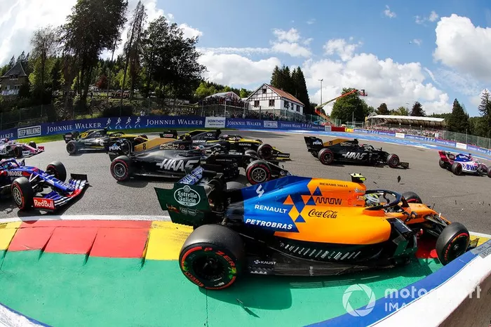 Lando Norris, McLaren MCL34, leads Kevin Magnussen, Haas F1 Team VF-19 Daniel Ricciardo, Renault F1 Team R.S.19, Romain Grosjean, Haas F1 Team VF-19, Nico Hulkenberg, Renault F1 Team R.S. 19 and Pierre Gasly, Toro Rosso STR14 
