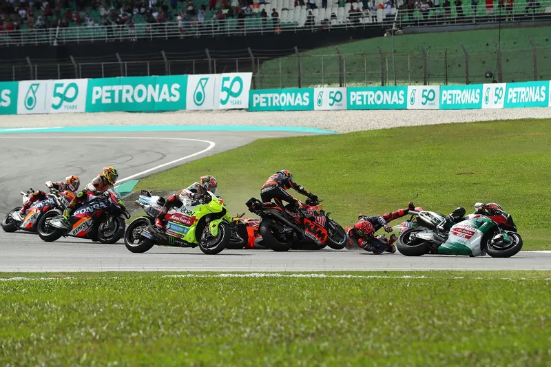 Brad Binder, Red Bull KTM Factory Racing, Jack Miller, Red Bull KTM Factory Racing, Fabio Quartararo, Yamaha Factory Racing Crash