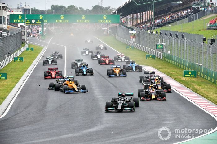 Lewis Hamilton, Mercedes W12 Max Verstappen, Red Bull Racing RB16B, Lando Norris, McLaren MCL35M y Valtteri Bottas, Mercedes W12