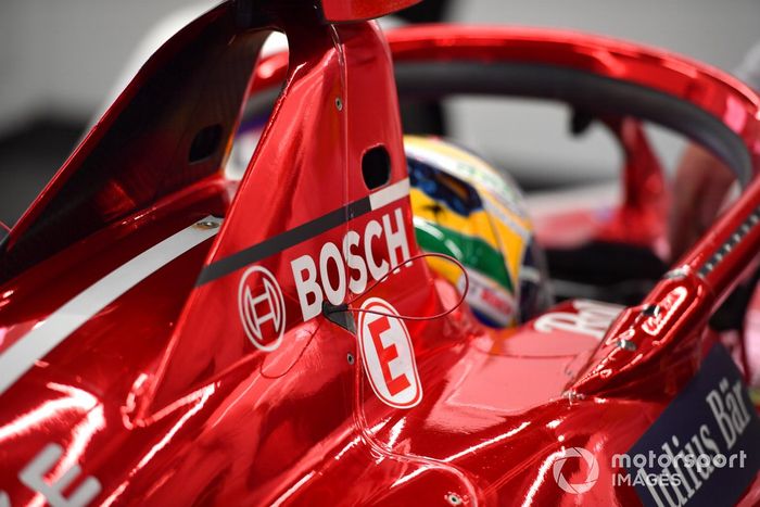 Logo de Bosch en el coche de Sergio Sette Camara, Dragon Penske Autosport, Penske EV-5