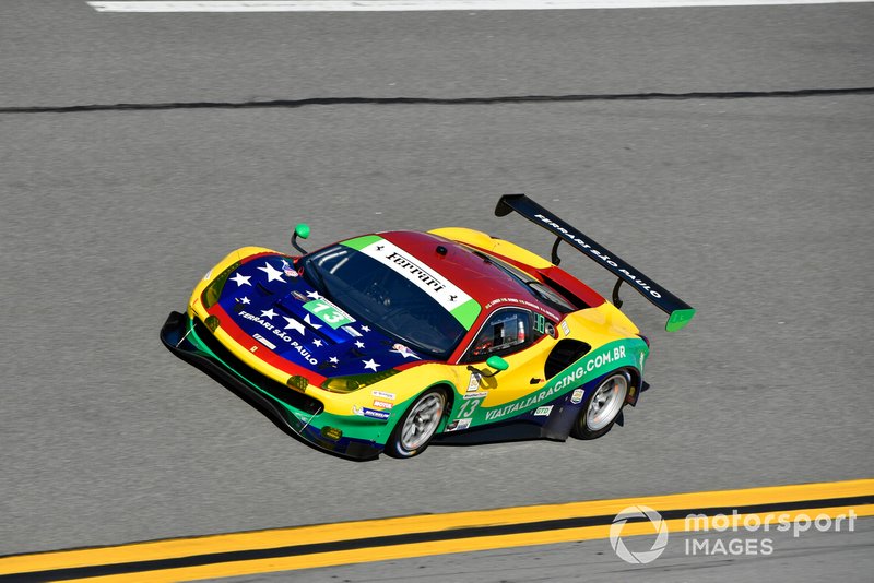 #13 Via Italia Racing Ferrari 488 GT3, GTD: Chico Longo, Victor Franzoni, Marcos Gomes, Andrea Bertolini