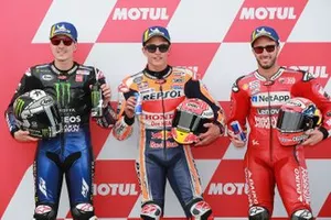 Le poleman Marc Marquez, Repsol Honda Team, le deuxième, Maverick Vinales, Yamaha Factory Racing, le troisième, Andrea Dovizioso, Ducati Team