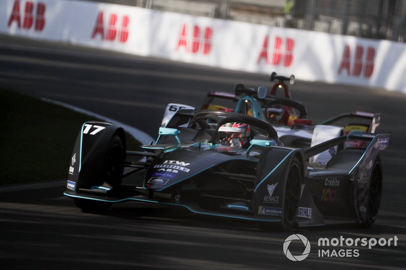 Gary Paffett, HWA Racelab, VFE-05 precede Daniel Abt, Audi Sport ABT Schaeffler, Audi e-tron FE05