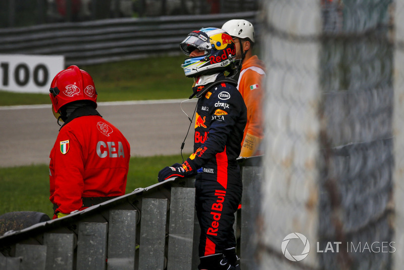 Daniel Ricciardo, Red Bull Racing, abandona