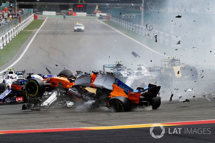 Charles Leclerc, Sauber C37, mengalami kecelakaan di GP Belgia