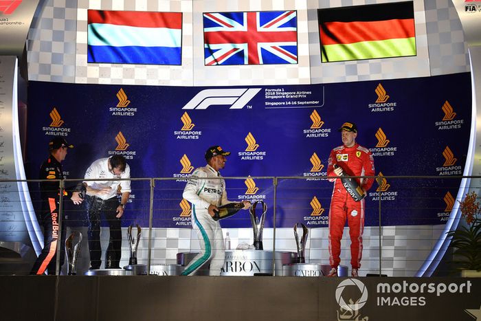 Podio: segundo lugar Max Verstappen, Red Bull Racing, ganador de la carrera Lewis Hamilton, Mercedes AMG F1 y tercer lugar Sebastian Vettel, Ferrari