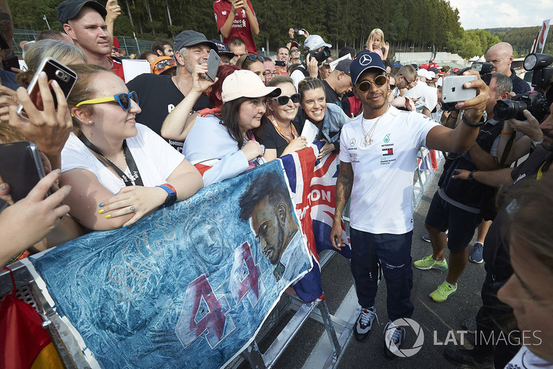 Lewis Hamilton, Mercedes AMG F1, meets some fans