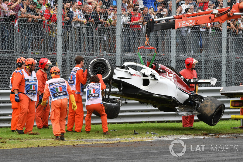 The crashed car of Marcus Ericsson, Sauber C37 is recovered in FP2