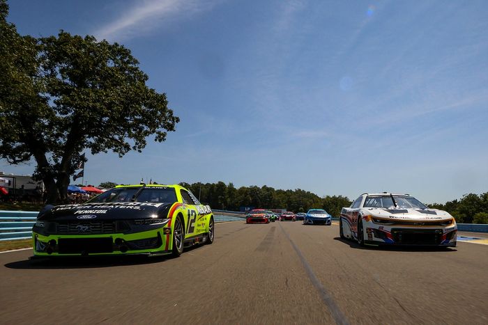 Ryan Blaney, Team Penske Ford, Shane van Gisbergen, Trackhouse Racing Chevrolet