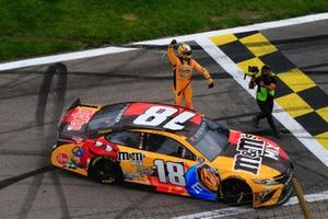 Race winner Kyle Busch, Joe Gibbs Racing, Toyota Camry