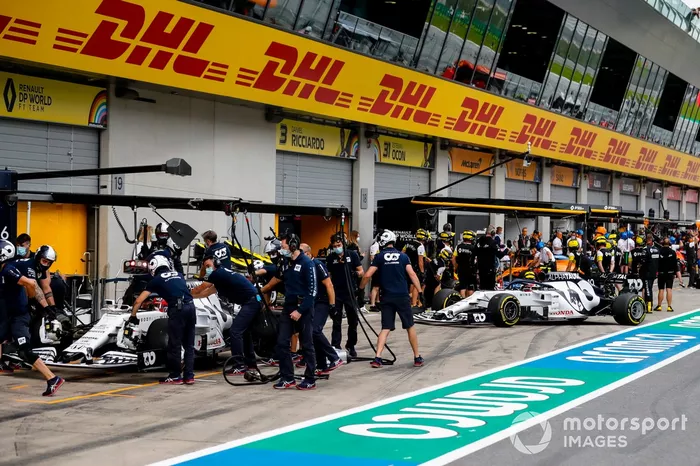 Daniil Kvyat, AlphaTauri AT01 e Pierre Gasly, AlphaTauri AT01