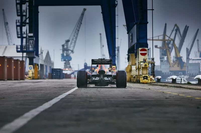 Max Verstappen y Alexander Albon, Red Bull Racing
