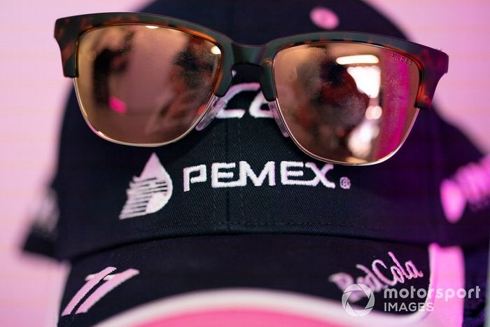 Gorra y gafas de sol de Sergio Pérez, Racing Point