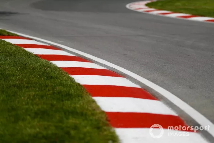 Detalle del circuito y bordillo