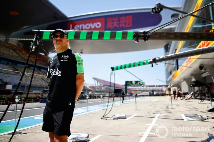 Valtteri Bottas, Stake F1 Team Kick Sauber, dans la voie des stands 