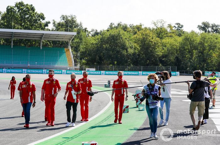 Sebastian Vettel, Ferrari, recorre la pista y es grabado